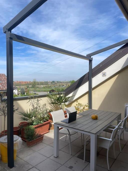 אסאגו Flat With Terrace Close To Forum And Milanofiori Metro מראה חיצוני תמונה